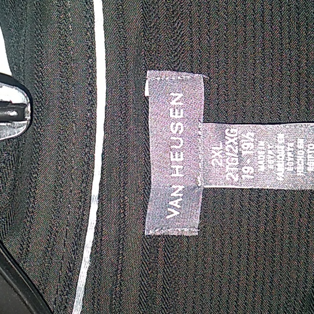 VAN HEUSEN men's dress shirt - Picture 2 of 3